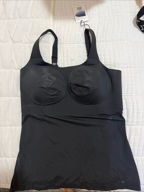 Black Seamless Shaping Camisole with Built-In Cups